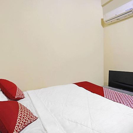 Spot On 91343 Kartika Guest House Syariahnearpantai Stres Jodoh  Exterior photo