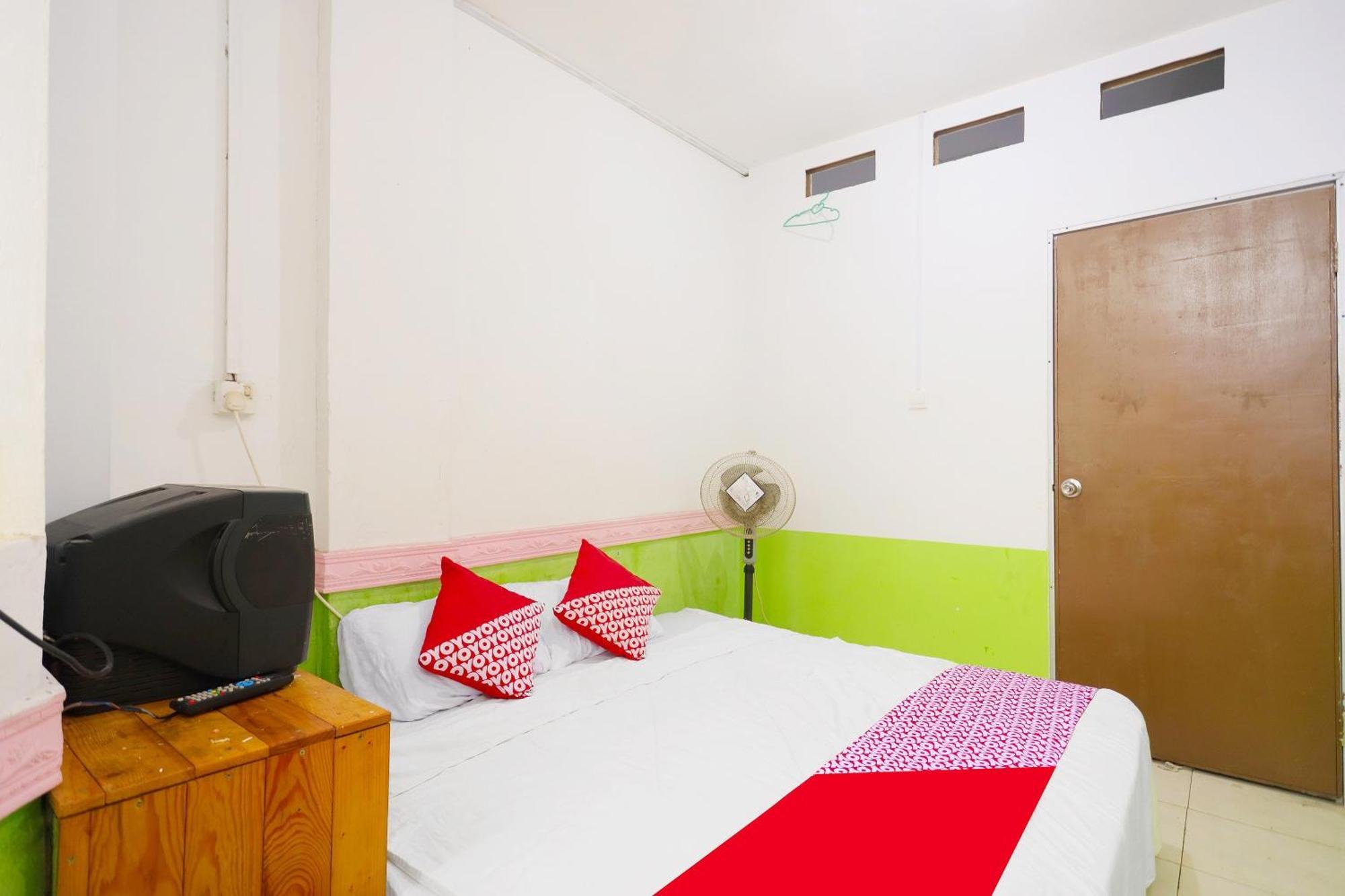 Spot On 91343 Kartika Guest House Syariahnearpantai Stres Jodoh  Exterior photo