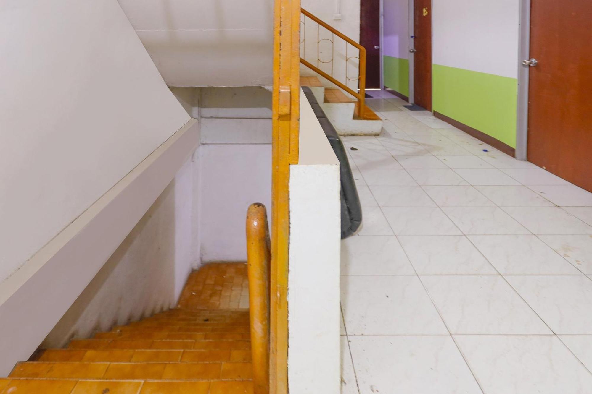 Spot On 91343 Kartika Guest House Syariahnearpantai Stres Jodoh  Exterior photo
